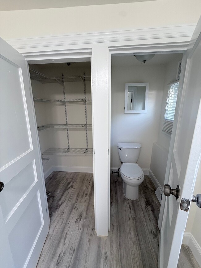 Photo - 211 Oakwood Ave