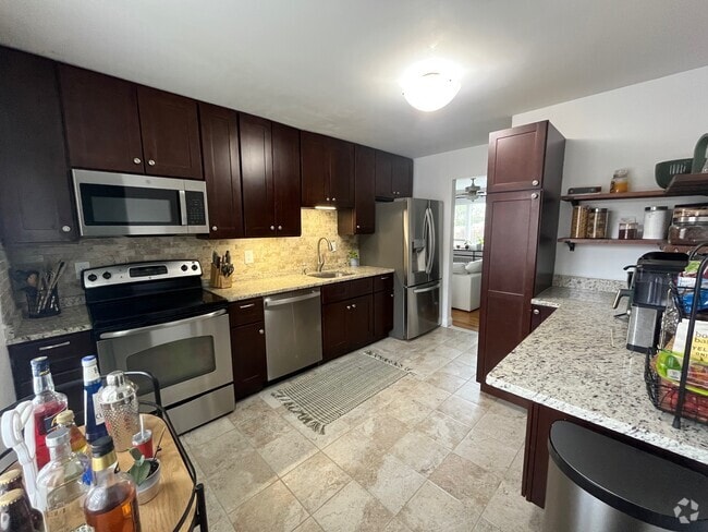Building Photo - 14 Troy Dr Unit c Rental
