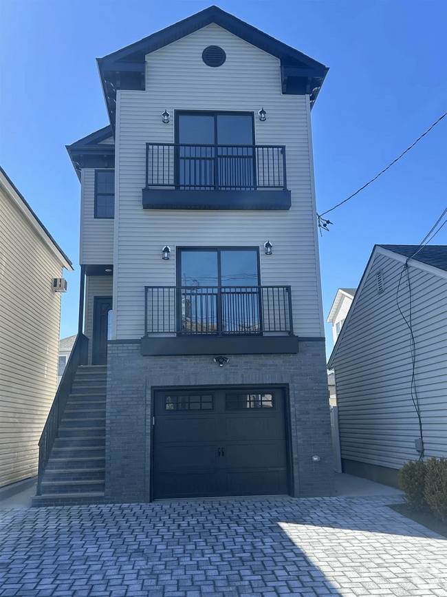 Building Photo - 48 Evergreen St Unit 2 Rental