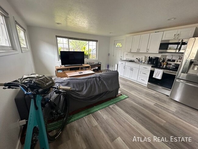 Building Photo - 6915 Brookhill Dr E Unit B