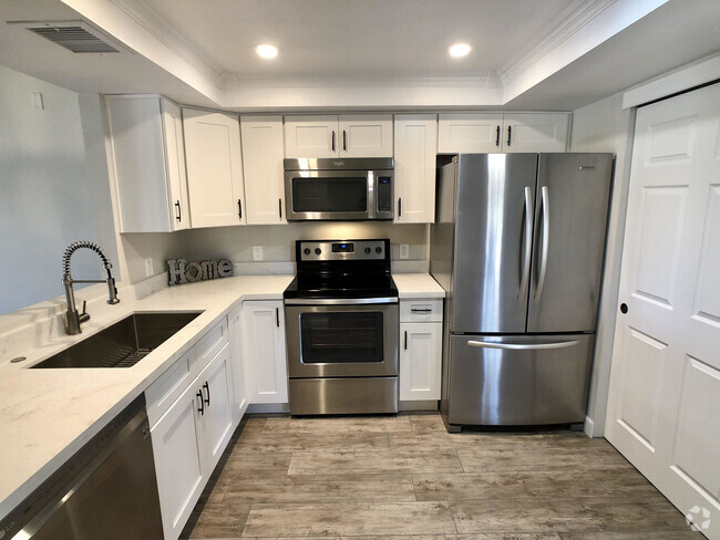 Building Photo - Fully Renovated 2bd/2 bath Scottsdale pati... Rental