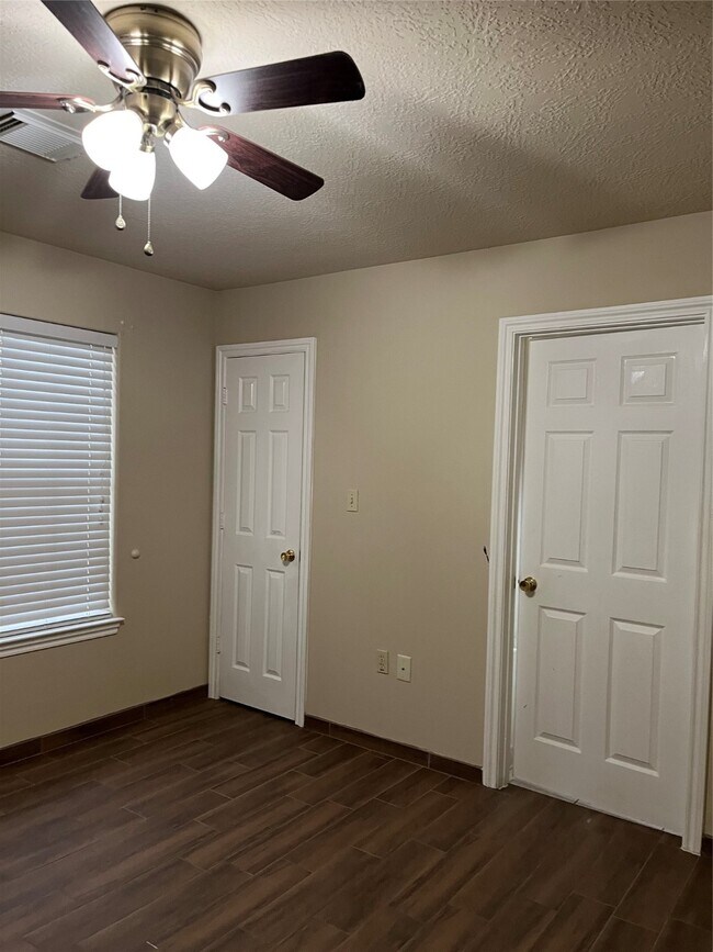 Photo - 321 Holiday St