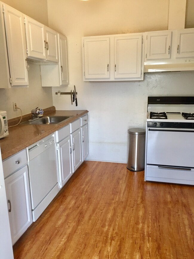 Building Photo - 3819 Beethoven St Unit 0 Rental