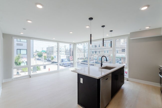 Building Photo - 6604 Ridge Ave Unit 205