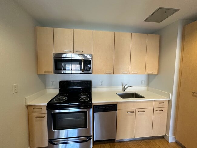 Photo - 1088 Boylston St