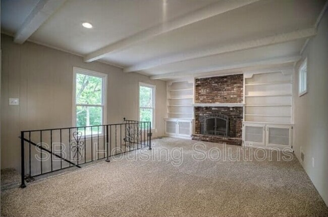 Photo - 610 E 110th Terrace