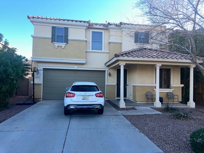 LARGE 4 BEDROOM HOME IN GILBERT - LARGE 4 BEDROOM HOME IN GILBERT