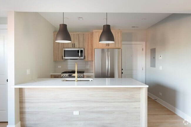 Building Photo - 2457 W Logan Blvd Unit 3 Rental