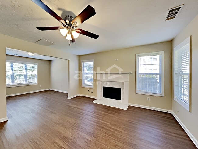 Photo - 400 Camella Cir