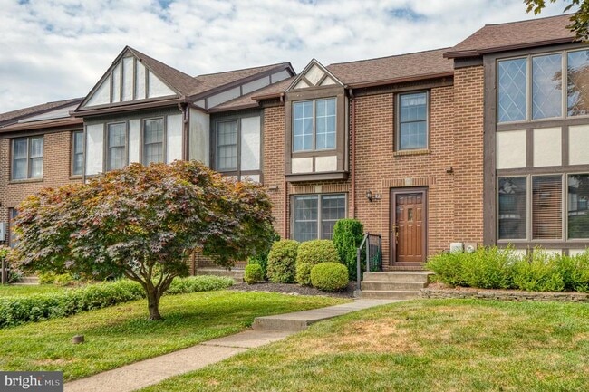 Building Photo - 27 Faraday Dr