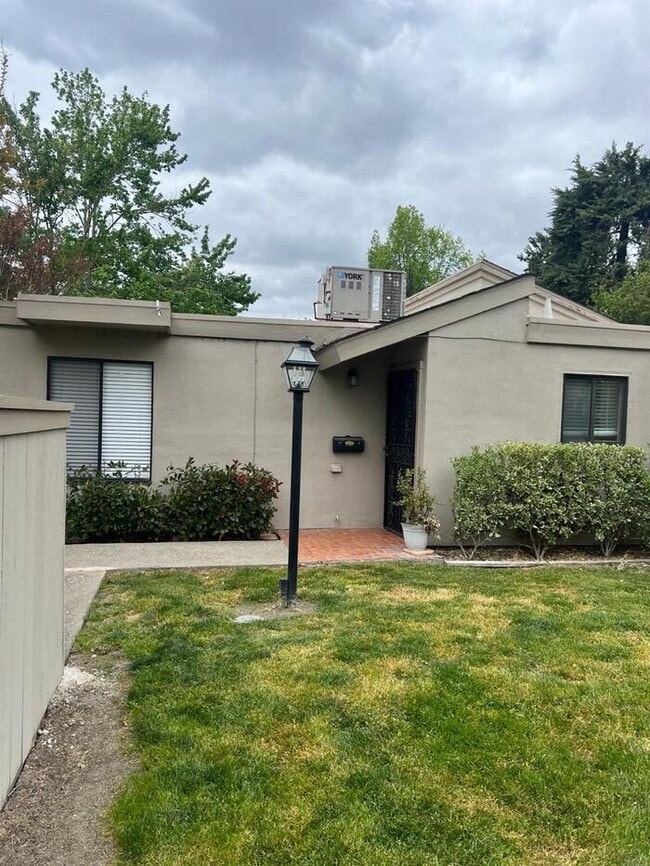 Stockton 2 Bedroom 1 Bathroom Condo - Stockton 2 Bedroom 1 Bathroom Condo