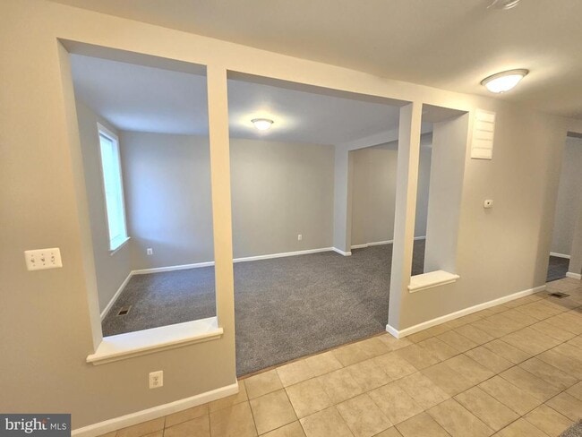 Building Photo - 142 N Hilton St Rental