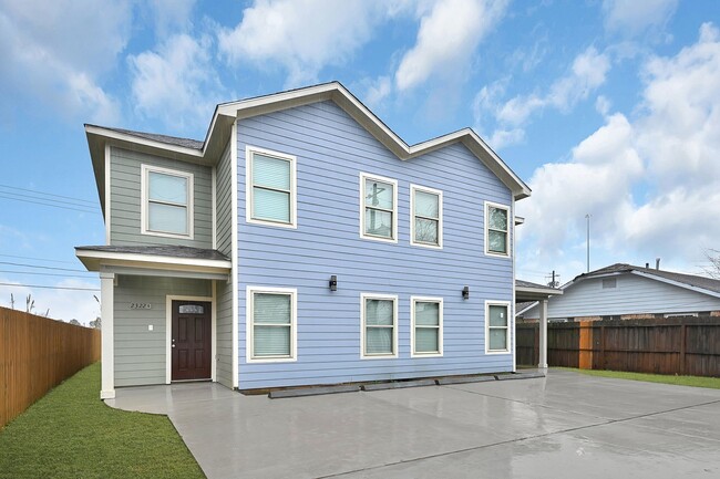 Building Photo - 2322 Delafield St Rental