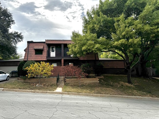 Photo - 2058 Owasso St
