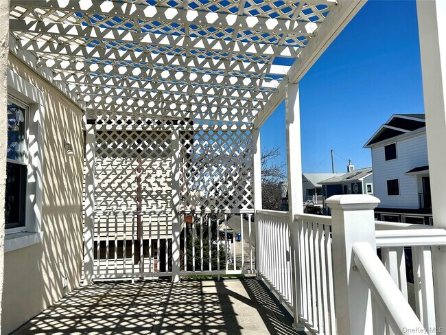 105 Mitchell Ave Unit UPPER