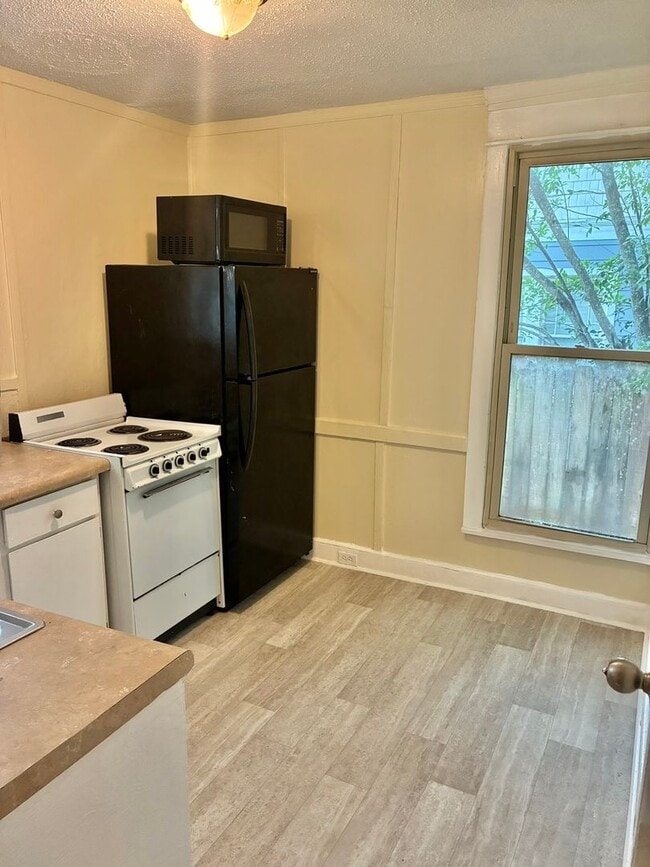 Photo - Charming 1BR Efficiency in Summerville Near Downtown & Hospitals