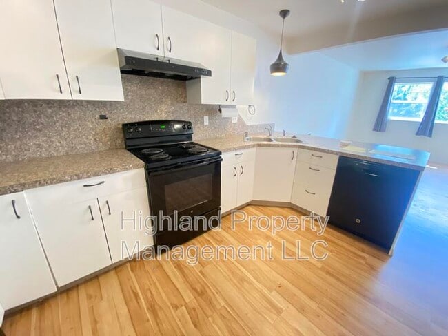 Photo - 910 NE Indiana St Unit #B