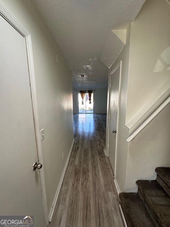 Photo - 2511 Pine Tree Trail