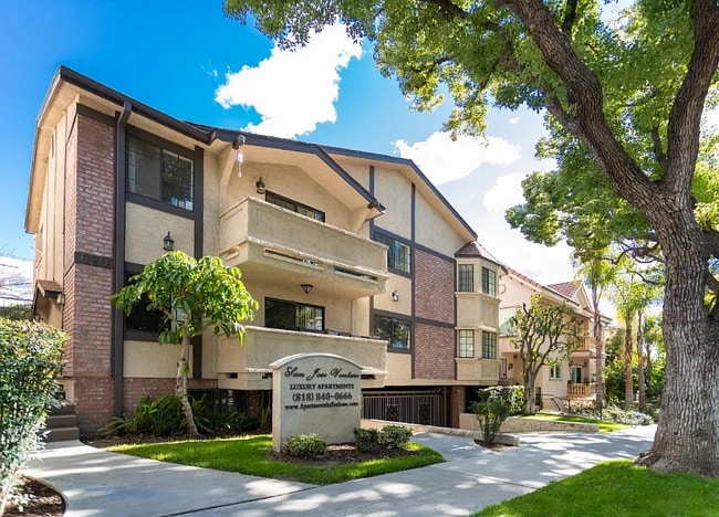 Building Photo - 620 E San Jose Ave Rental