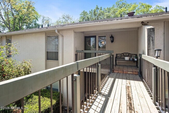 8012 Hollyridge Rd Unit 17U