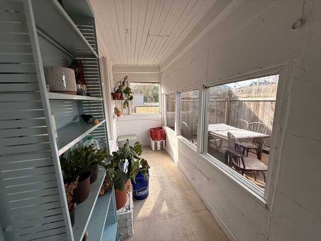 Photo - PRELEASING: 4 bdrm/1bath Sunny York Neighborhood home!