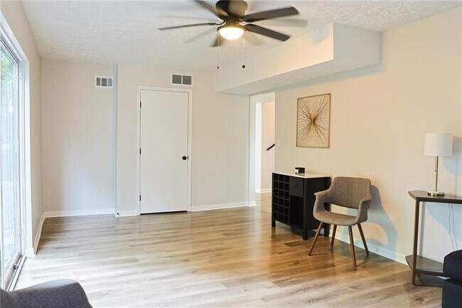 Photo - 4411 Flakes Mill Rd