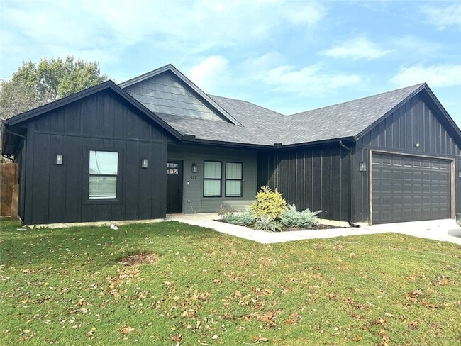 Building Photo - 512 S 5th St