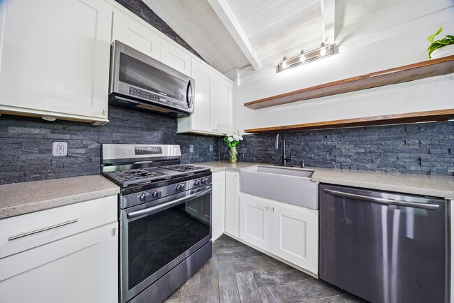 Photo - Fully Furnished 3 Bedroom 2 Bath Fully Renovated Home- Includes Utilities