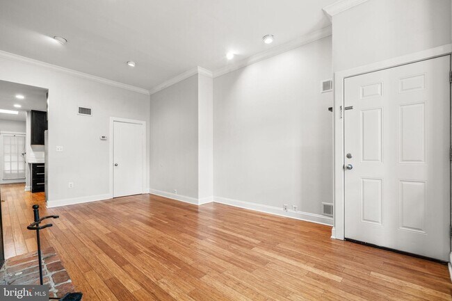 Photo - 1932 15th St NW