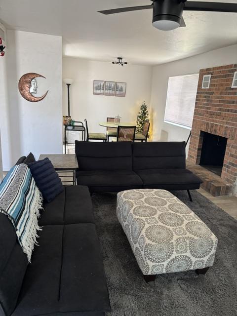 215 E Elm St