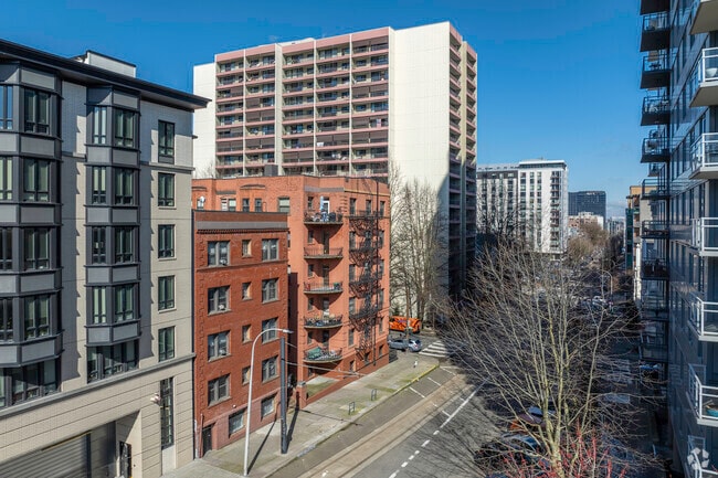 Exterior Photo - Clay & Tiffany