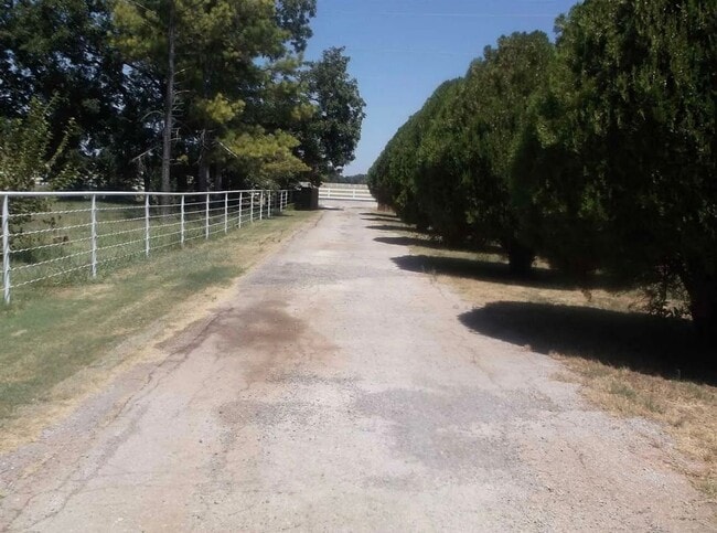 Photo - 5401 SE Bishop Rd