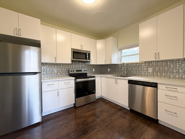 Building Photo - Updated 2BR townhouse with office now available!