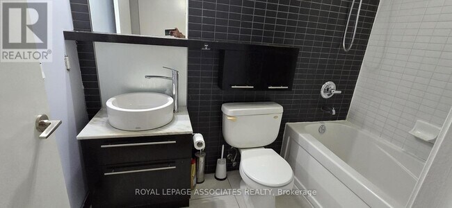 Photo - 21 Carlton St. Unit 2210