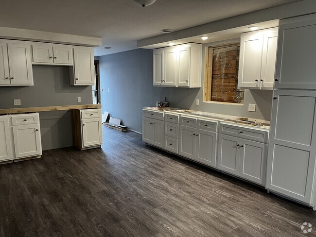 Building Photo - Main Street Lower Apartment Unit 1