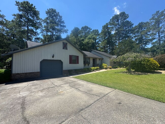 Charming 3 Bed 2.5 Bath Fayetteville Home - Charming 3 Bed 2.5 Bath Fayetteville Home