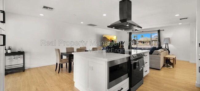 Photo - 8631 E Jackrabbit Rd