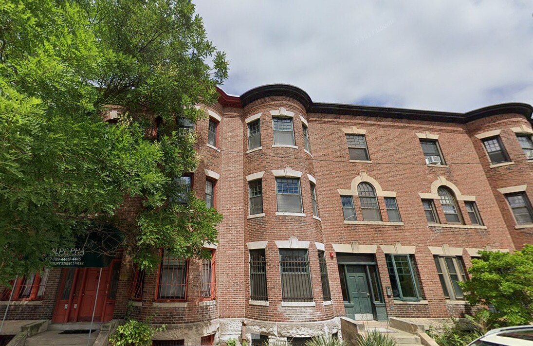 Photo - 533 Newbury St Apartments Unit B
