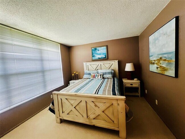 Building Photo - 605 Oaks Dr Unit 1009 Rental