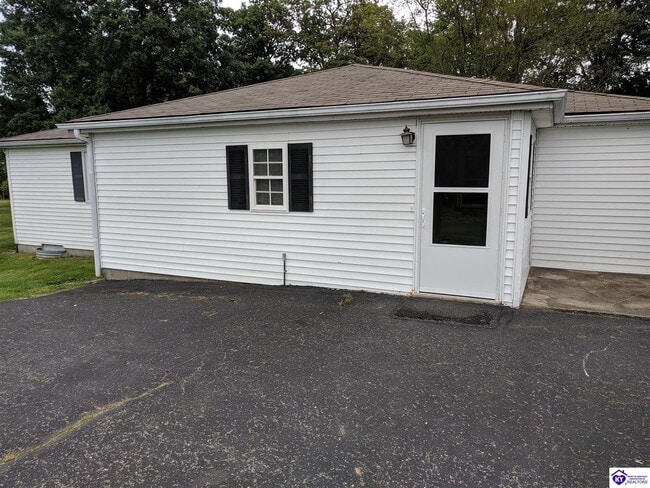 Photo - 638 Miller Rd