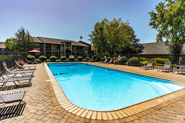 Pool - Ashton Parc Apartments