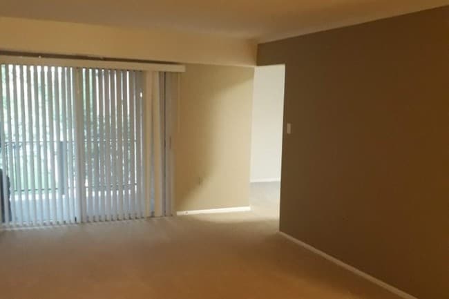 Sala de estar - 7722 Hanover Pkwy Unidad 301