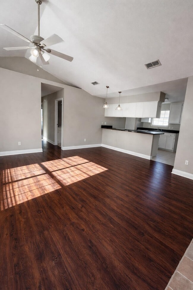 Photo - 3094 Layla St