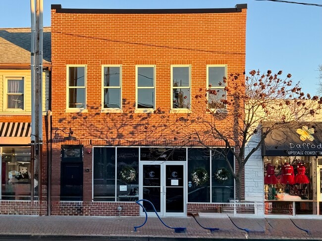 Building Photo - 906 Main St Unit A