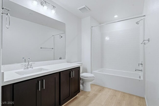 Photo - 8667 Luxuriant Ave