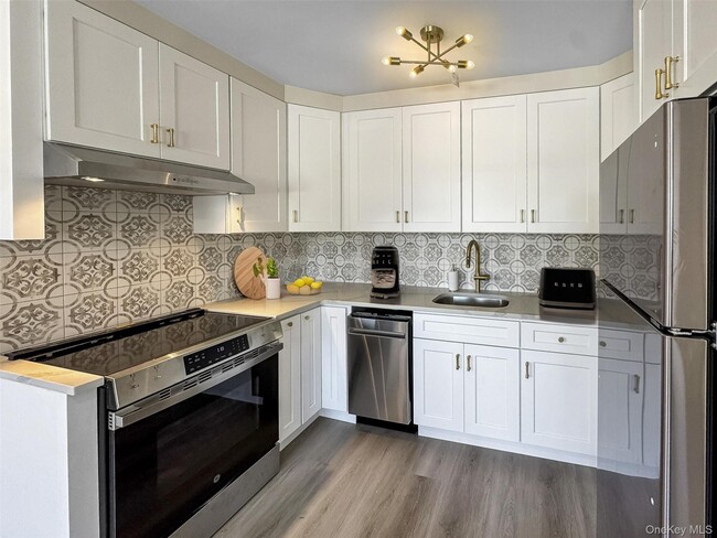 Photo - 110 Jericho Tpke Unit 2