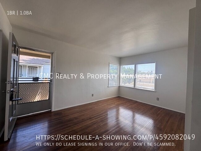 4841 1/2 Clark Ave- - 4841 1/2 Clark Ave- Apartment