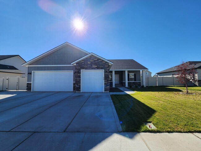 Building Photo - Beautiful, Immaculate Home in Northwest Tw...
