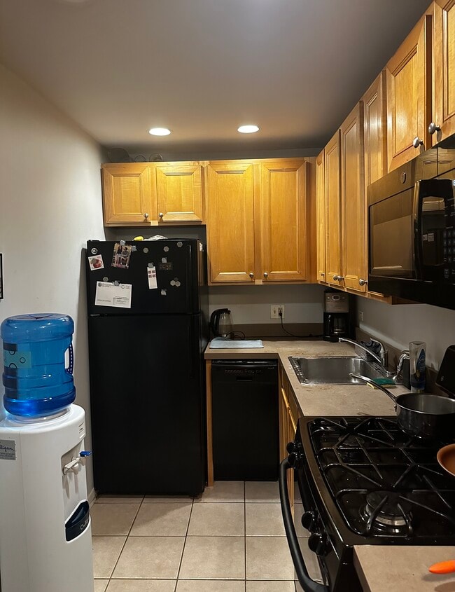 Photo - 3900 N Pine Grove Ave Unit 704