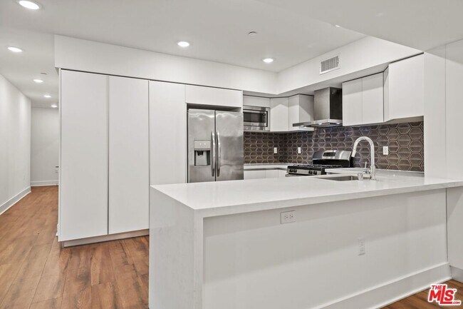 Photo - 1223 Wellesley Ave Unit 203